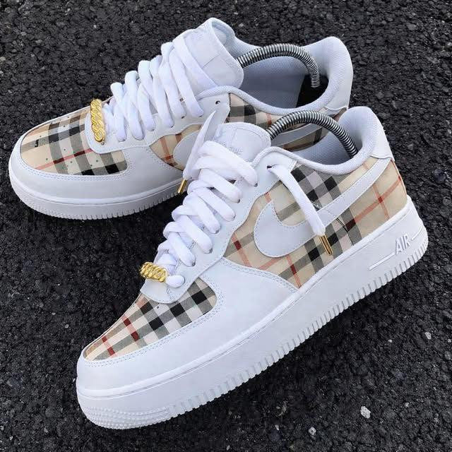 Custom Sneaker Maroon BBR