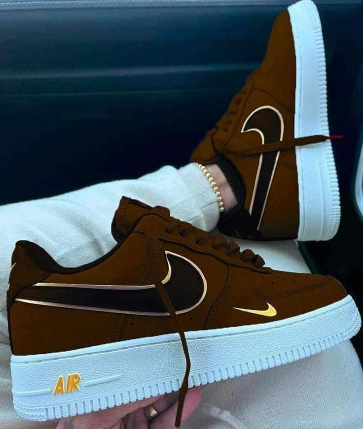 Custom Sneaker Brown Swood